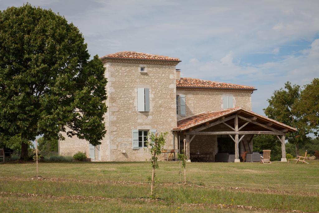 Chambres D'Hotes Domaine De Nazere Avezan Exterior photo
