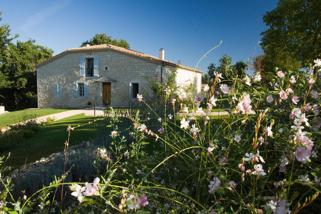 Chambres D'Hotes Domaine De Nazere Avezan Exterior photo