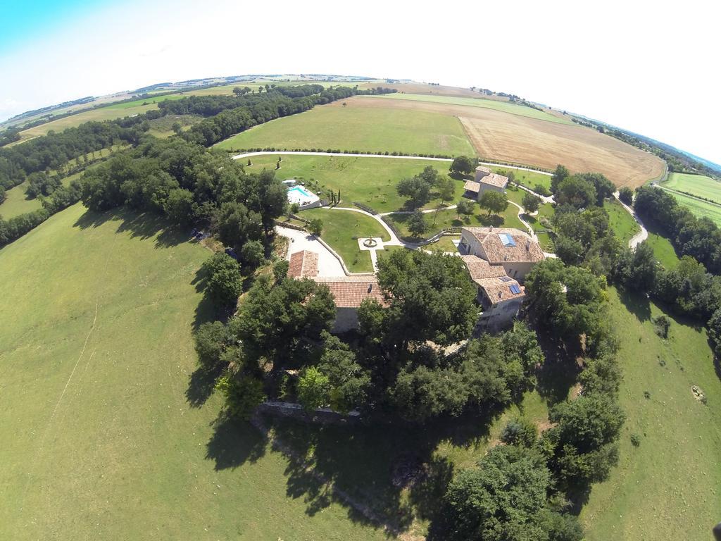 Chambres D'Hotes Domaine De Nazere Avezan Exterior photo