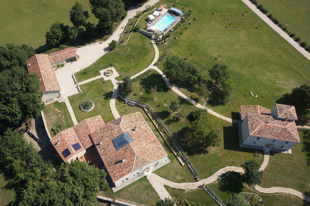 Chambres D'Hotes Domaine De Nazere Avezan Exterior photo