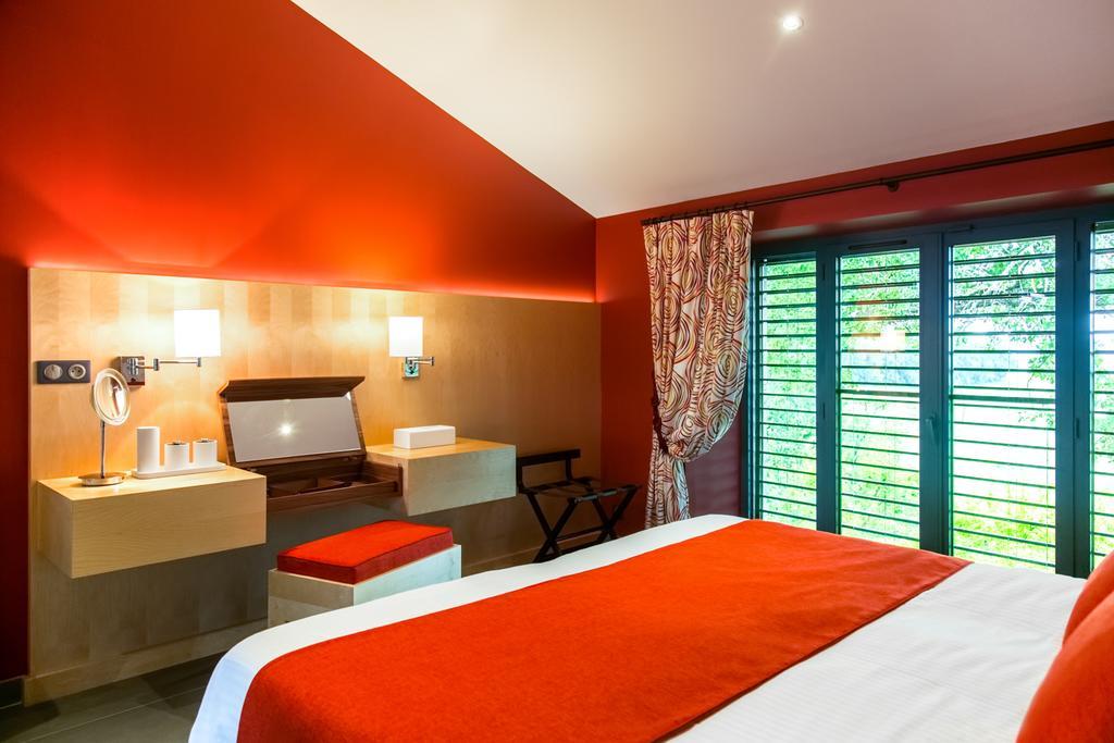 Chambres D'Hotes Domaine De Nazere Avezan Exterior photo