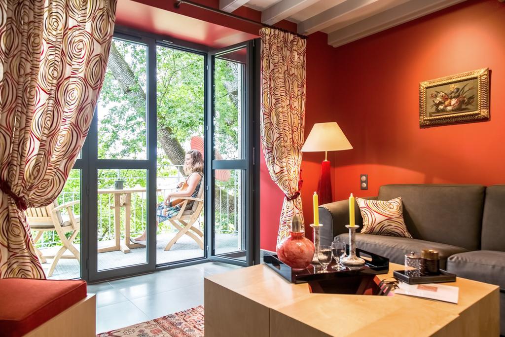 Chambres D'Hotes Domaine De Nazere Avezan Exterior photo