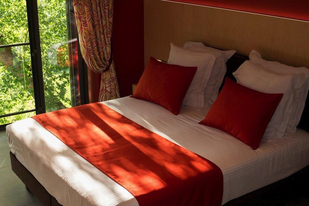 Chambres D'Hotes Domaine De Nazere Avezan Exterior photo