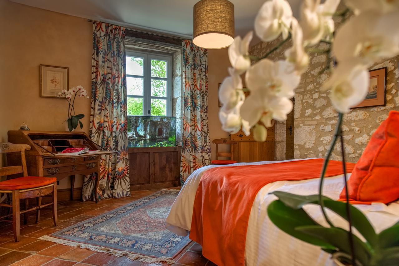 Chambres D'Hotes Domaine De Nazere Avezan Exterior photo